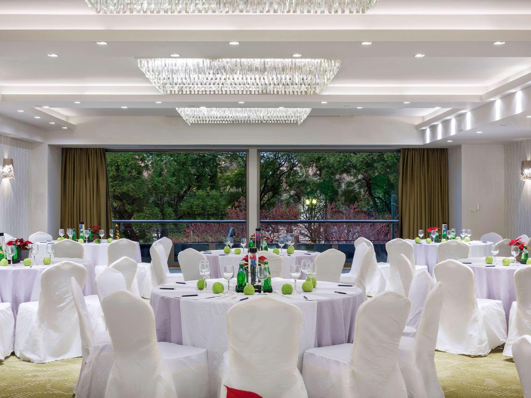 Radisson Blu Park Hotel Athén Kültér fotó The ballroom